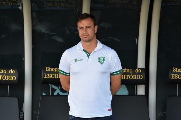Fotos do empate entre Vila Nova e América