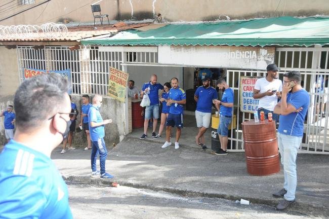 Fotos da torcida do Cruzeiro na vitria do time por 3 a 0 sobre a URT, no Independncia, pela primeira rodada do Campeonato Mineiro. Ronaldo, dono de 90% da SAF cruzeirense, esteve presente e foi ovacionado pelo pblico