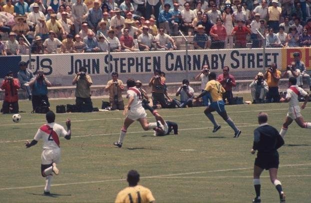 Nas quartas de final, Brasil goleou Peru por 4 a 2, em Guadalajara