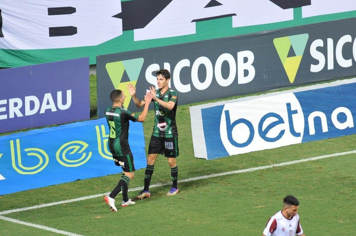O Amrica recebeu o Patrocinense nesta quarta-feira (16), no Independncia, em Belo Horizonte, para confronto vlido pela 7 rodada do Campeonato Mineiro. A partida marcou a estreia do experiente goleiro Jailson com a camisa do Coelho.