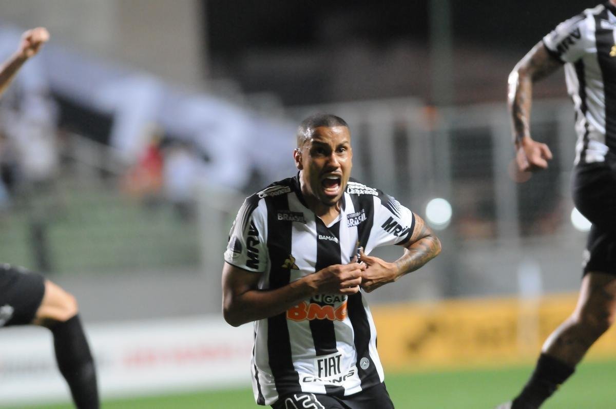 Volante Jair empatou para o Atltico ainda no primeiro tempo, depois de grande presso do Galo.