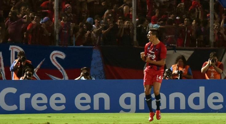 Fotos do duelo entre Cerro Porteño e Atlético, em Assunção, pela Copa Libertadores