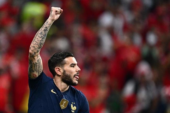 Fotos do gol de Theo Hernndez para a Frana na semifinal contra o Marrocos