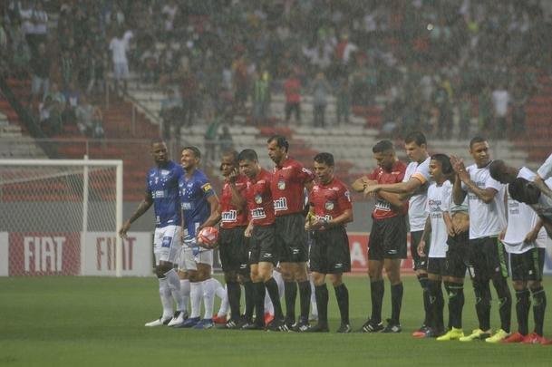 Forte chuva atrasou comeo de Amrica x Cruzeiro, no Horto