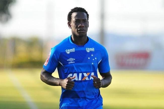 Caicedo (zagueiro) - finalista da Copa Libertadores de 2016 com o Independiente del Valle e convocado vrias vezes para a Seleo do Equador, o defensor de 25 anos teve 60% dos direitos econmicos adquiridos por 1,9 milho de dlares. Ele chegou a fazer boas partidas pelo Cruzeiro, mas depois caiu de produo e perdeu a titularidade para Murilo.