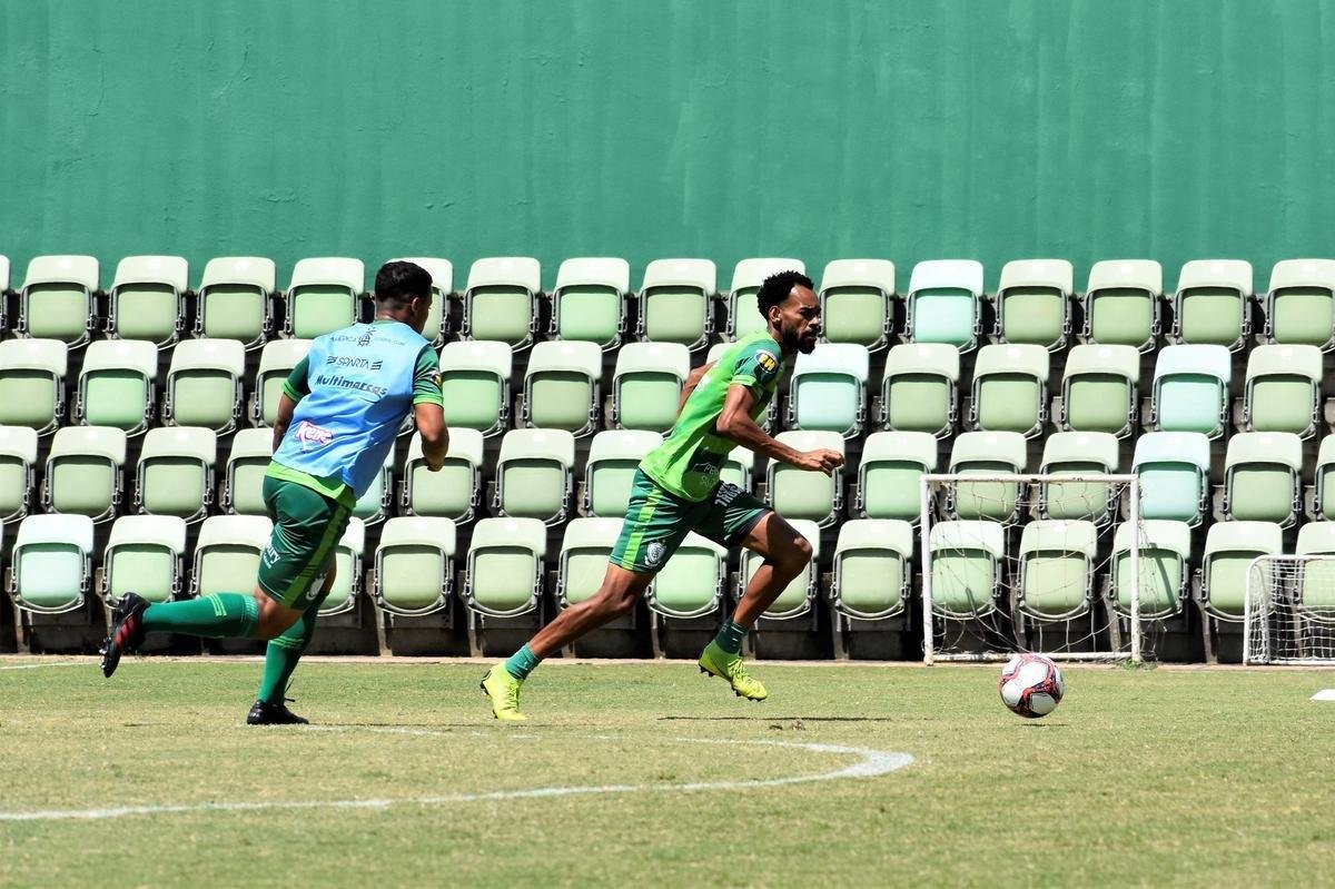 O Amrica realizou, na manh desta sexta-feira (5), atividades no CT Lanna Drumond, em Belo Horizonte. O treinamento visou o confronto contra o Pouso Alegre, vlido pela 3 rodada do Campeonato Mineiro de 2021. A partida ser realizada neste sbado (6), s 19h, no Estdio Melo, em Varginha.