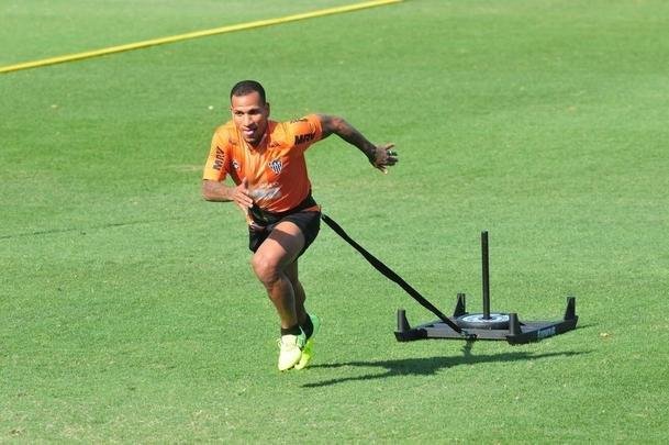 Tcnico Rodrigo Santana comandou treino nesta tera-feira  tarde, na Cidade do Galo, e definiu o time do Atltico para enfrentar o Coln, na Argentina, pela semifinal da Copa Sul-Amercana: Cleiton; Patric, Igor Rabello, Rver e Fbio Santos; Z Welison e Elias; Char, Vincius e Cazares; Franco Di Santo.