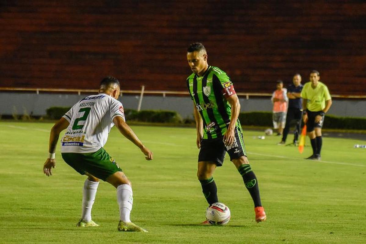 Amrica perdeu para o Uberlndia por 2 a 1