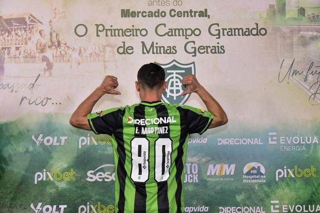 O meia argentino Emmanuel Martinez foi apresentado pelo Am�rica nesta ter�a-feira (16/8), em evento realizado no Mercado Central, em Belo Horizonte. 