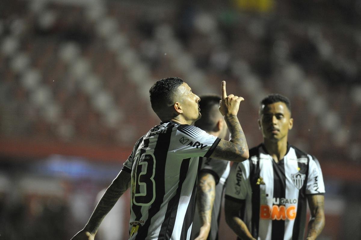 Villa Nova e Atltico se enfrentaram no Alapo do Bonfim, em Nova Lima, pelo Campeonato Mineiro