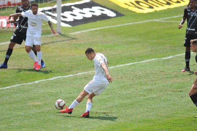 Cruzeiro e Ponte Preta se enfrentaram numa manh de forte calor em Sete Lagoas