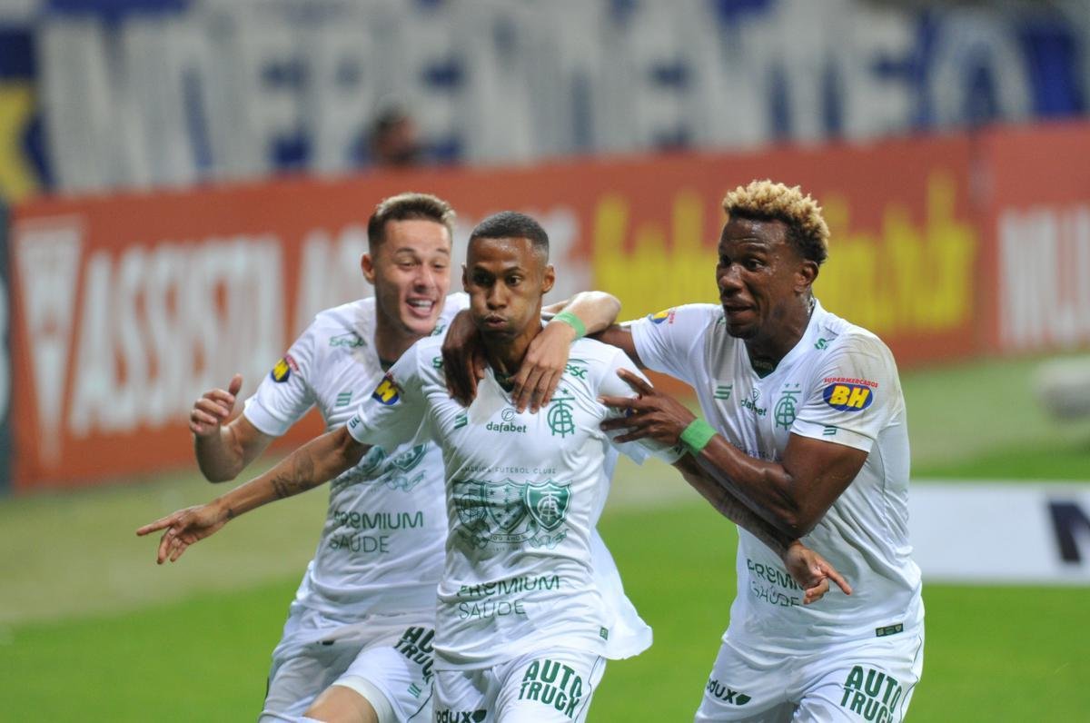 Fotos do clssico de ida da semifinal do Campeonato Mineiro, entre Cruzeiro e Amrica, no Mineiro, em Belo Horizonte