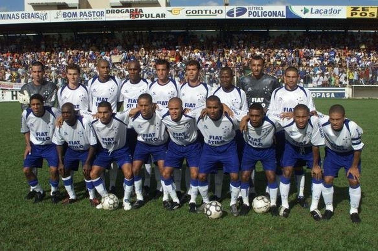 Time do Cruzeiro campeo mineiro invicto, comandado por Alex