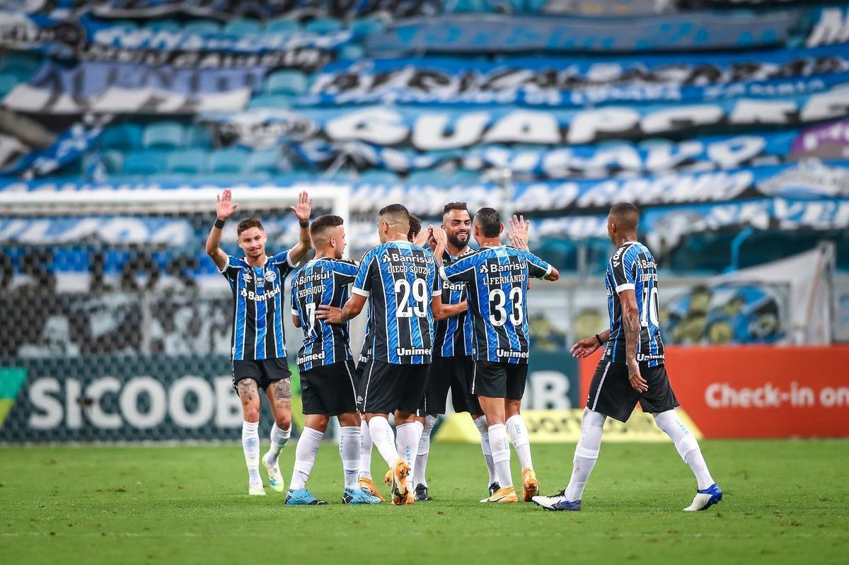 O Grmio, 7 colocado do Brasileiro, divide com o Santos o terceiro melhor aproveitamento entre os times do G8 em confrontos diretos (41,6%). O time de Renato Gacho disputou 8 partidas contra equipes do topo da tabela: venceu duas, empatou 4 e perdeu duas. Foram 7 gols marcados e 8 sofridos nesses jogos.