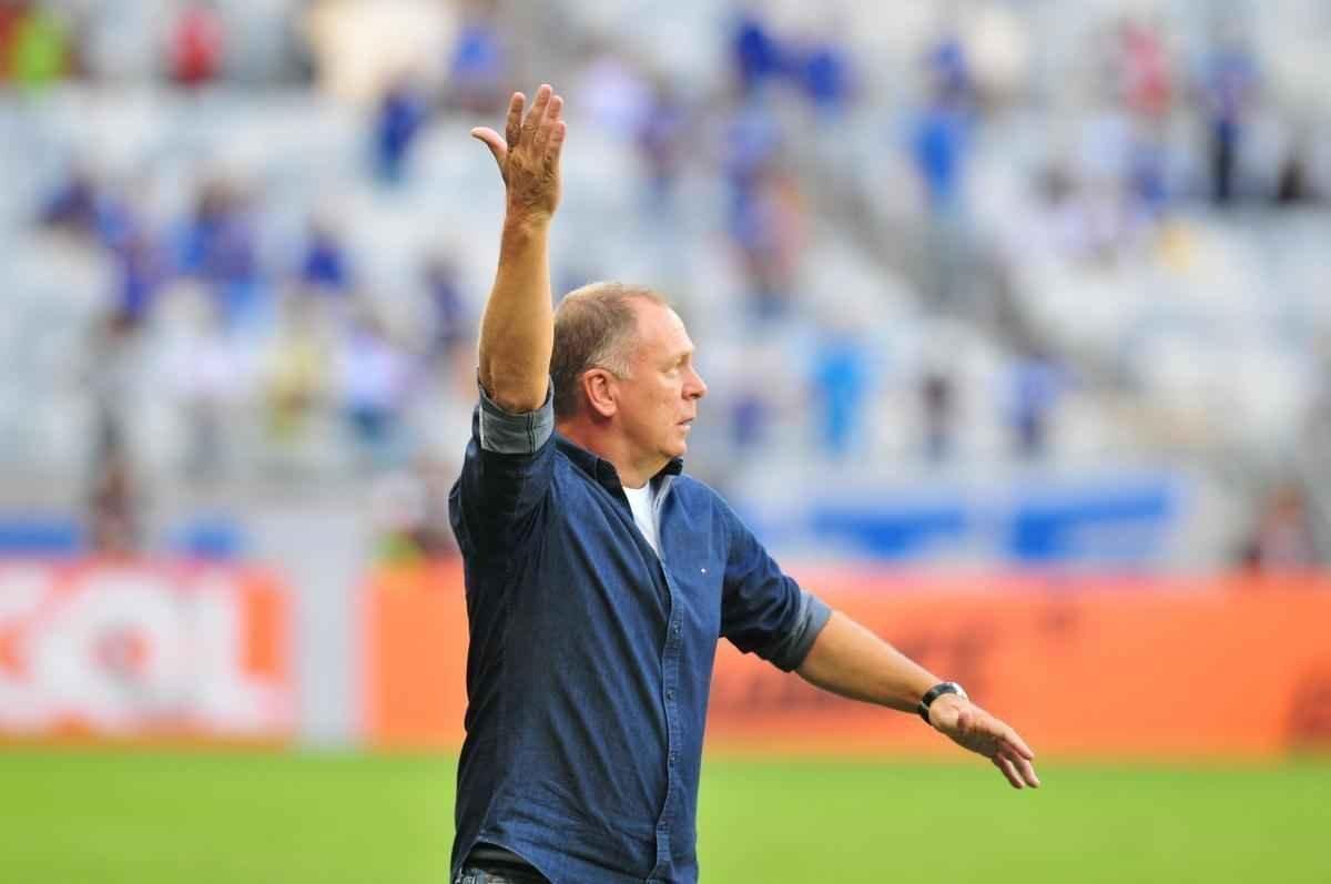 Partida no Mineiro marcou as estreias de Cruzeiro e So Paulo no Campeonato Brasileiro