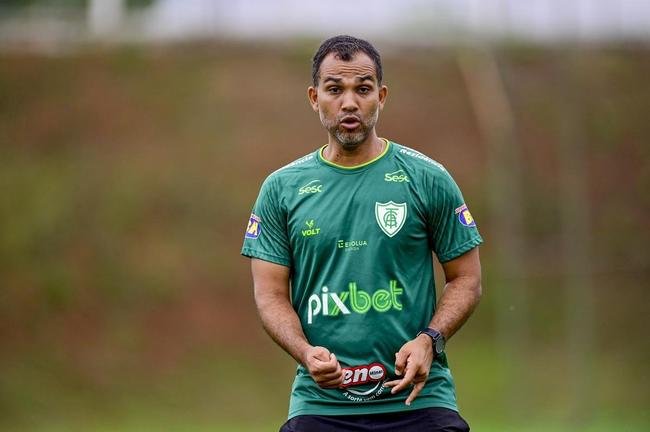 Amrica treina nesta segunda-feira (31/10), no CT Lanna Drumond, focado na partida contra o Internacional