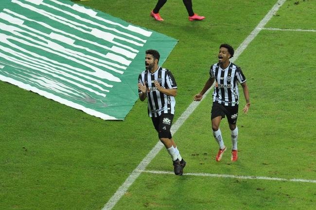 Fotos do gol de Diego Costa, de cabe�a, sobre o Sport. Foi primeiro gol do Atl�tico na vit�ria por 3 a 0 pela 21� rodada do Brasileiro