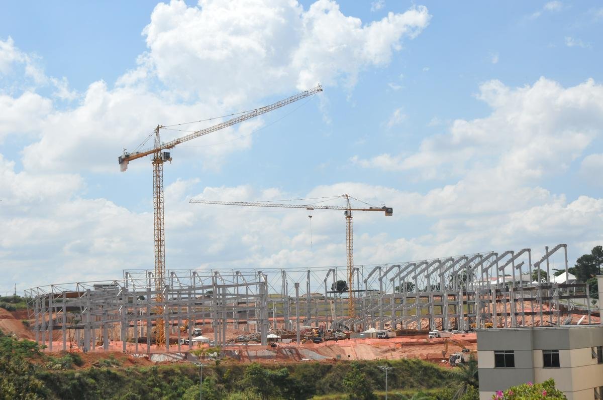 Arena MRV completa um ano de obras neste 20 de abril de 2021. Veja como est o andamento da construo do estdio do Atltico, que tem previso de ficar pronto em outubro de 2022. Sero 46 mil lugares, 2.333 vagas de estacionamento, 40 bares e 80 camarotes. O empreendimento fica no bairro Califrnia, em Belo Horizonte. (Fotos de Gladyston Rodrigues/EM/D. A Press)