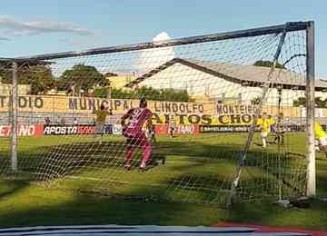 Torcedor do Altos-PI foi detido após xingar Caíque, goleiro do Ypiranga-RS, durante partida neste sábado 