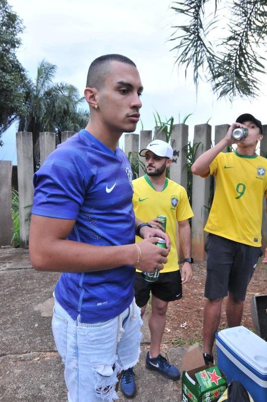 Torcedores no entorno do Mineiro, em BH, antes do jogo entre Brasil e Paraguai pelas Eliminatrias da Copa do Mundo do Catar