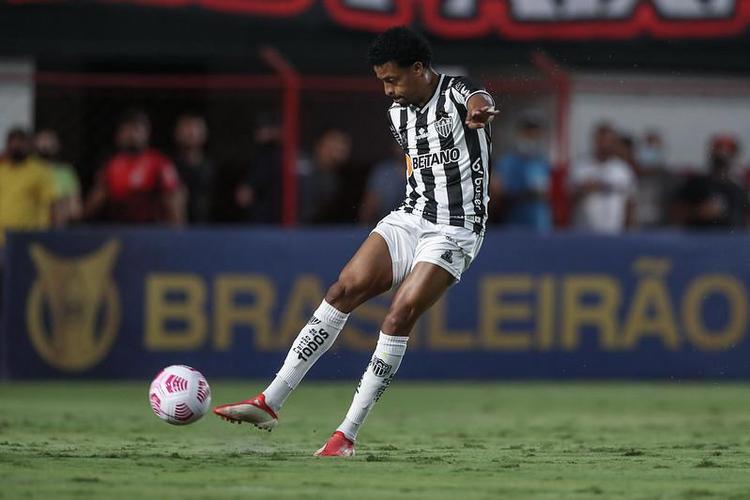 Veja as fotos do confronto entre Atlético-GO e Atlético, no estádio Antônio Accioly, em Goiânia, pela 27ª rodada da Série A do Brasileirão.