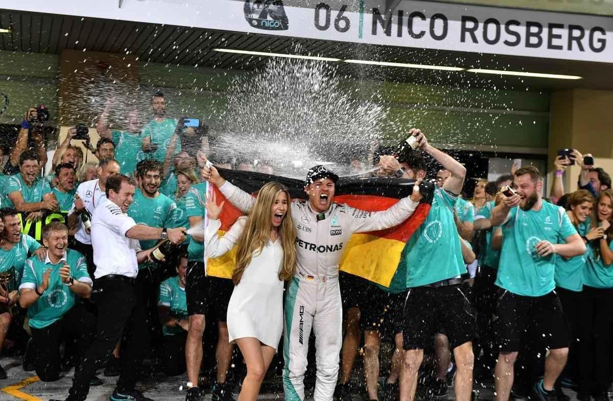 Festa de Nico Rosberg com o ttulo indito na Frmula 1; feito veio com segundo lugar em Abu Dhabi
