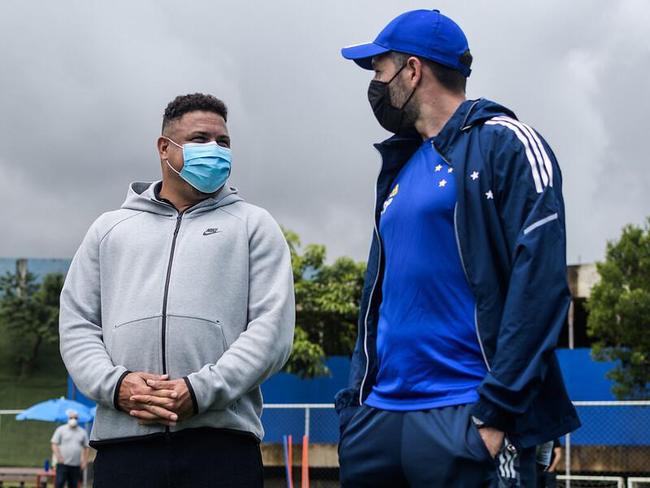 Em sua primeira visita  Toca da Raposa II, Ronaldo concedeu entrevista coletiva e teve contato com jogadores e comisso tcnica do Cruzeiro. Ele tambm se encontrou com scios da categoria Diamante.