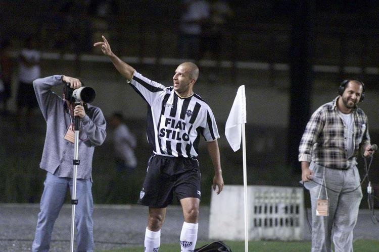 Fábio Júnior - Jogou no Palmeiras em 2001. Teve duas passagens pelo Atlético, em 2003 e 2005.