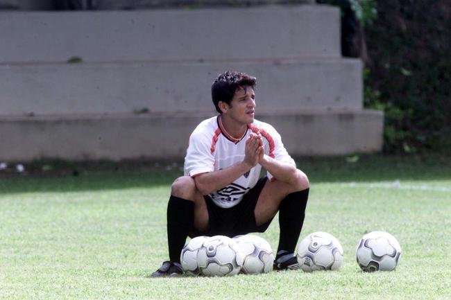 Em 2003, Alessandro fez 21 partidas pelo Atltico e marcou seis gols: trs no Campeonato Mineiro, um na Copa do Brasil e dois no Brasileiro. O jogador viu justamente seu ex-clube conquistar todos esses trofus.