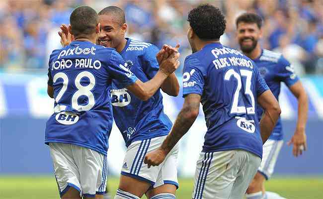 Cruzeiro venceu o Athletic por 2 a 1 pelo jogo de volta da semifinal do Mineiro