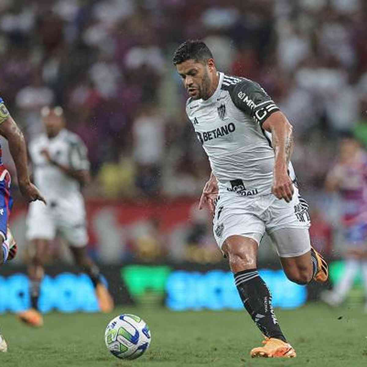 Desde que estreou pelo Atlético no Brasileirão, Hulk é o jogador com mais  gols e participações em gols na competição - FalaGalo