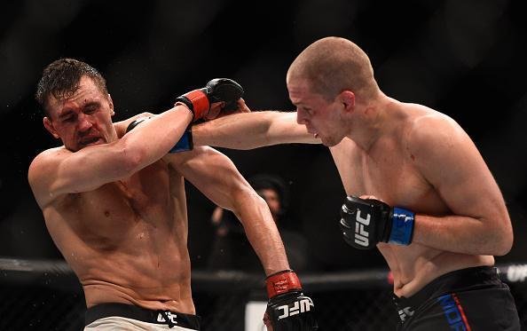 Alex Morono venceu Kyle Noke por decisão dividida