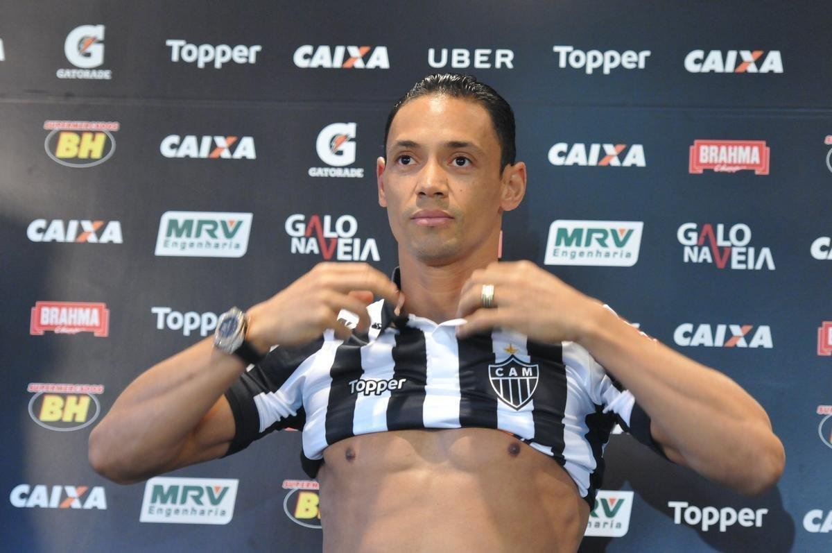 Atltico voltou ao trabalho nesta quinta-feira e apresentou Ricardo Oliveira; alm do atacante, presidente Sergio Sette Cmara e diretor de futebol Alexandre Gallo falaram com os jornalistas