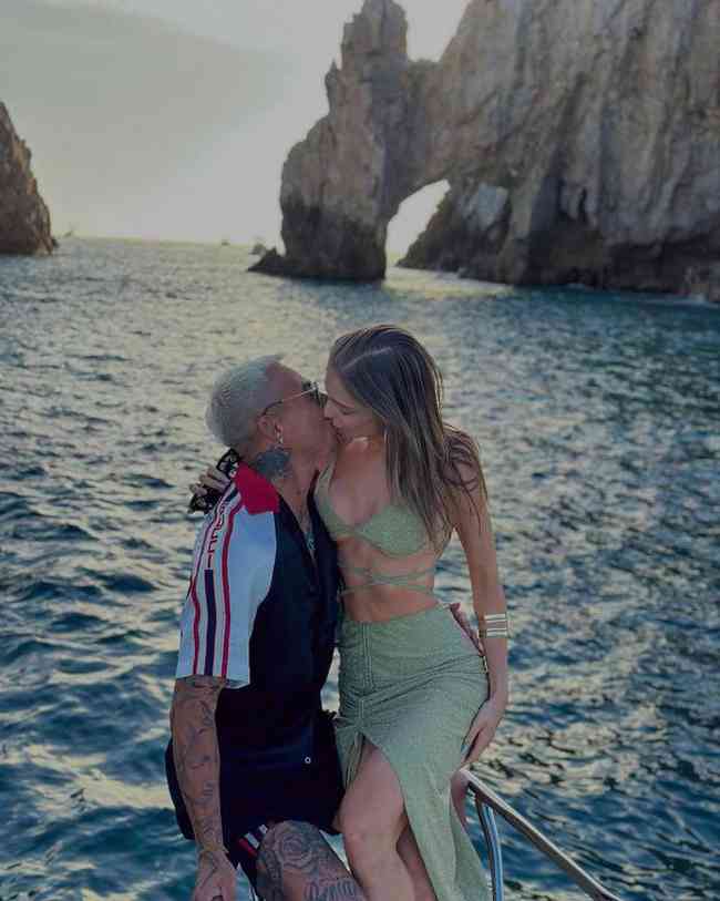Eduardo Vargas con su novia en Cabo San Lucas