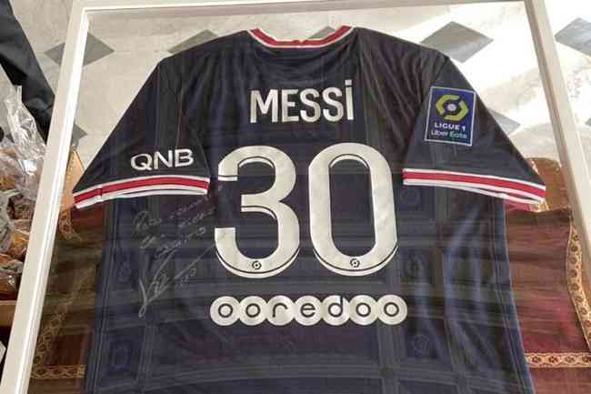 Camisa autografada por Messi para Papa Francisco