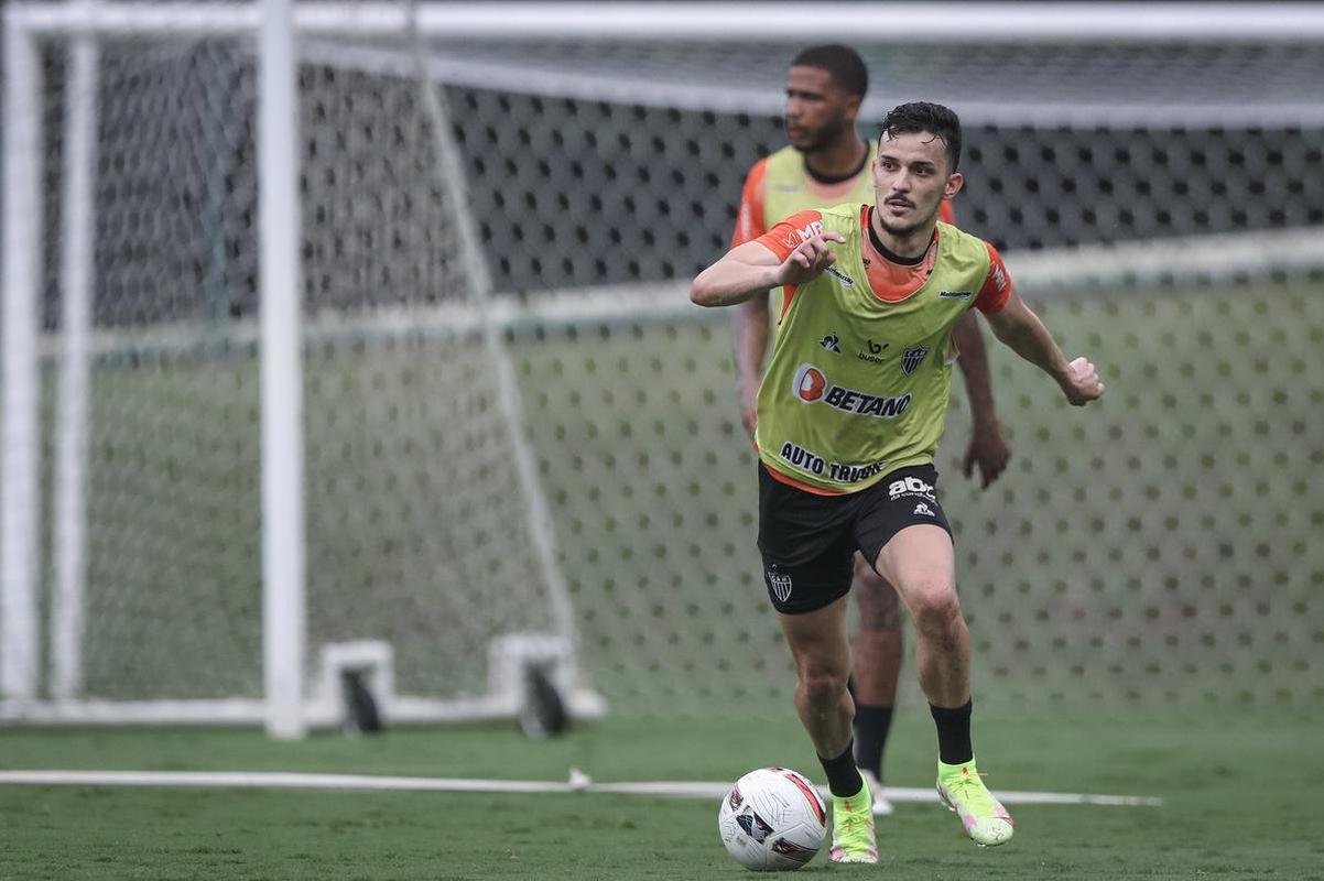 O Atltico realizou, nesta quinta-feira (10), a primeira atividade visando o clssico com o Amrica, vlido pela 5 rodada do Campeonato Mineiro. Com titulares em campo, o time de 'El Turco' Mohamed trabalhou para o confronto que ser disputado s 16h30 do sbado (12), no Estdio Independncia, em Belo Horizonte.