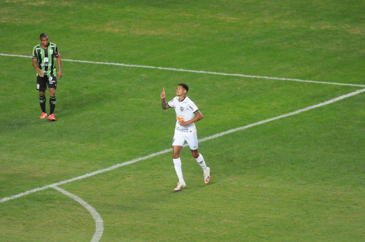 Marrony ampliou e fez 2 a 0 para o Atltico no segundo tempo