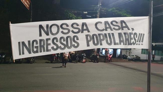 Torcedores do Atltico protestaram em frente  sede do clube nesta segunda-feira (21/11)