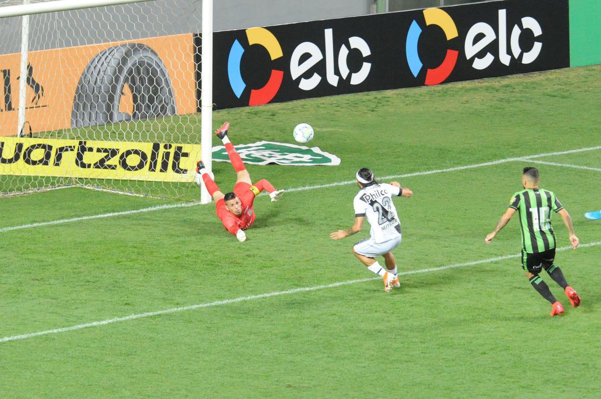 Fotos do duelo entre Amrica e Ponte Preta, no Independncia, em Belo Horizonte, em jogo de volta da quarta fase da Copa do Brasil