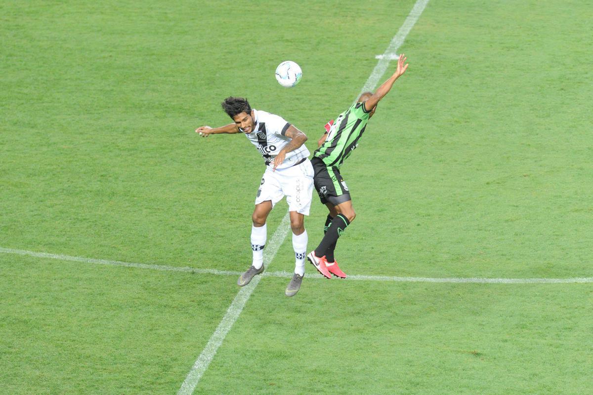 Fotos do duelo entre Amrica e Ponte Preta, no Independncia, em Belo Horizonte, em jogo de volta da quarta fase da Copa do Brasil
