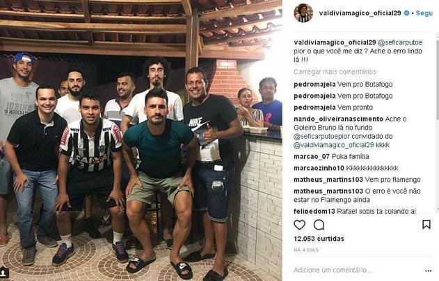 O encontro dos amigos do Valdvia. Tem at um atleticano na imagem