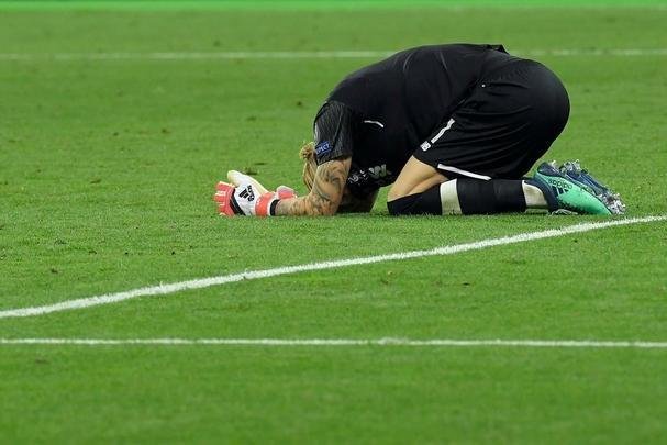 Decepo de jogadores e torcedores do Liverpool com perda do ttulo da Liga dos Campees para o Real