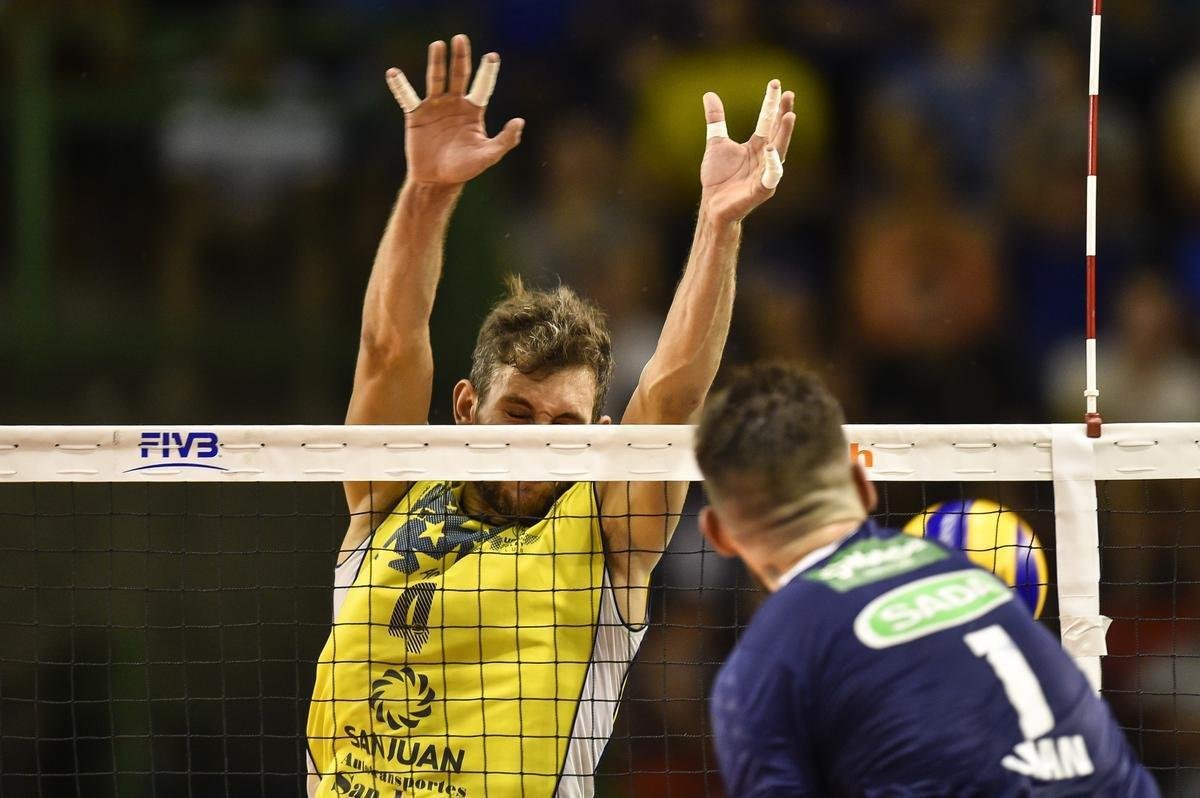 Cruzeiro e UPCN Bolvar Voley fizeram a final do Campeonato Sul-Americano de Clubes de Vlei, no Ginsio do Riacho, em Contagem