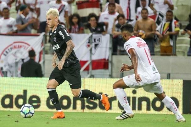 Veja imagens do empate entre Ferroviário-CE e Atlético no Castelão