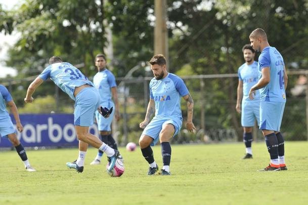 Mano Menezes montou Cruzeiro que deve encarar o Villa Nova no sbado e promoveu trs mudanas em relao ao ltimo jogo: Murilo entrou na vaga de Leo, Egdio no lugar de Marcelo Hermes e Robinho deu lugar a Ariel Cabral