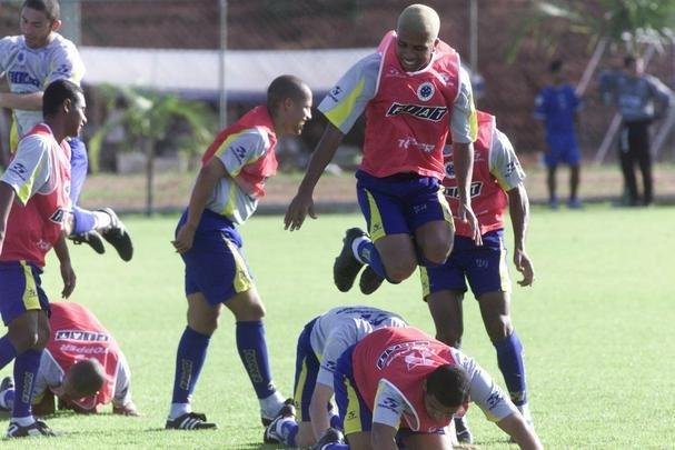 DEZEMBRO - Dia a dia de treinos do Cruzeiro na temporada que culminou com a Trplice Coroa