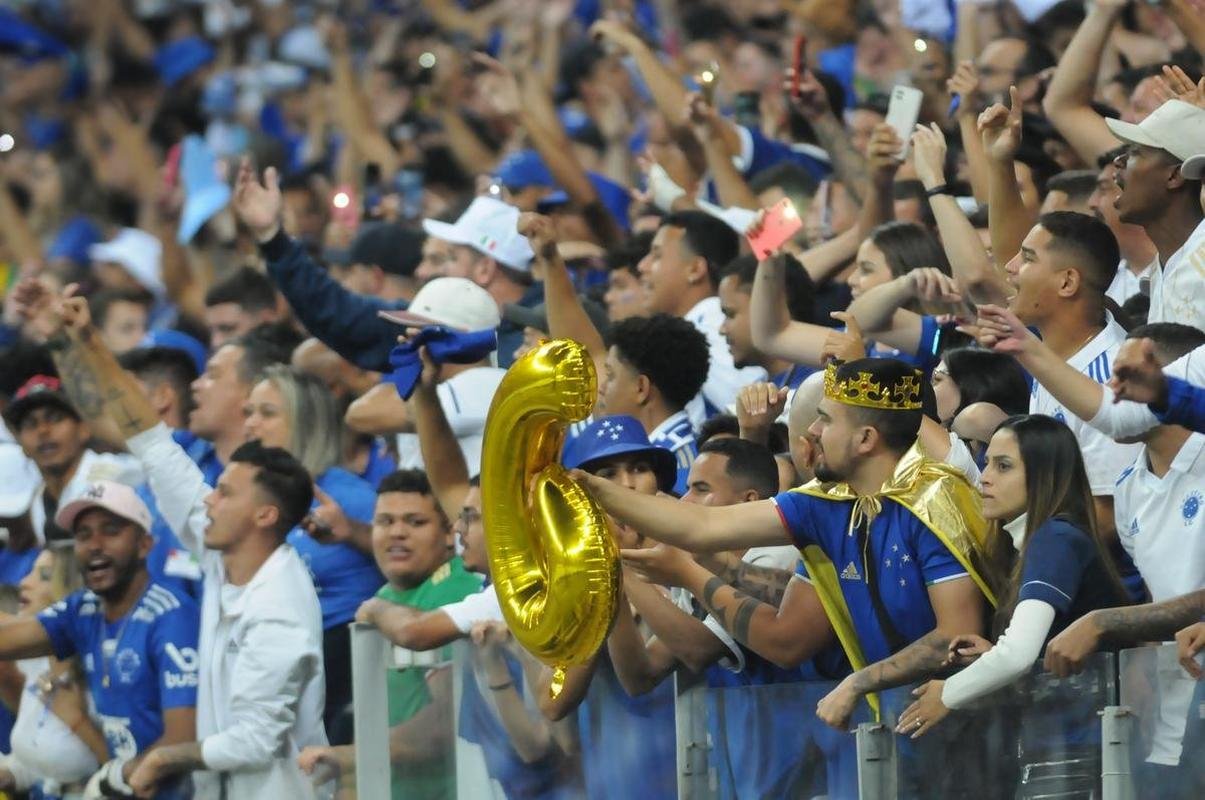 Fotos da torcida do Cruzeiro na derrota para o Fluminense no Mineiro; mesmo com eliminao, time recebeu grande apoio ao fim da partida