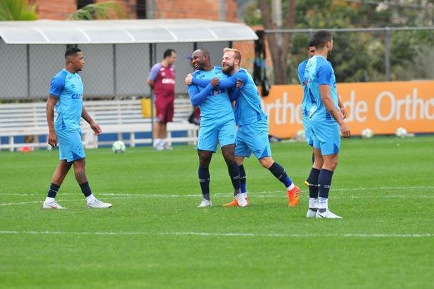 Cruzeiro iniciou preparao para clssico contra o Atltico com reservas em campo na Toca da Raposa II
