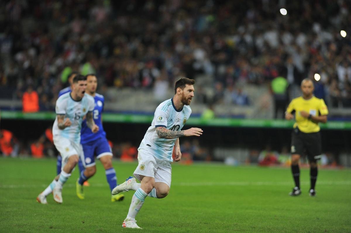 Fotos do duelo entre Argentina e Paraguai, no Mineiro, pela Copa Amrica