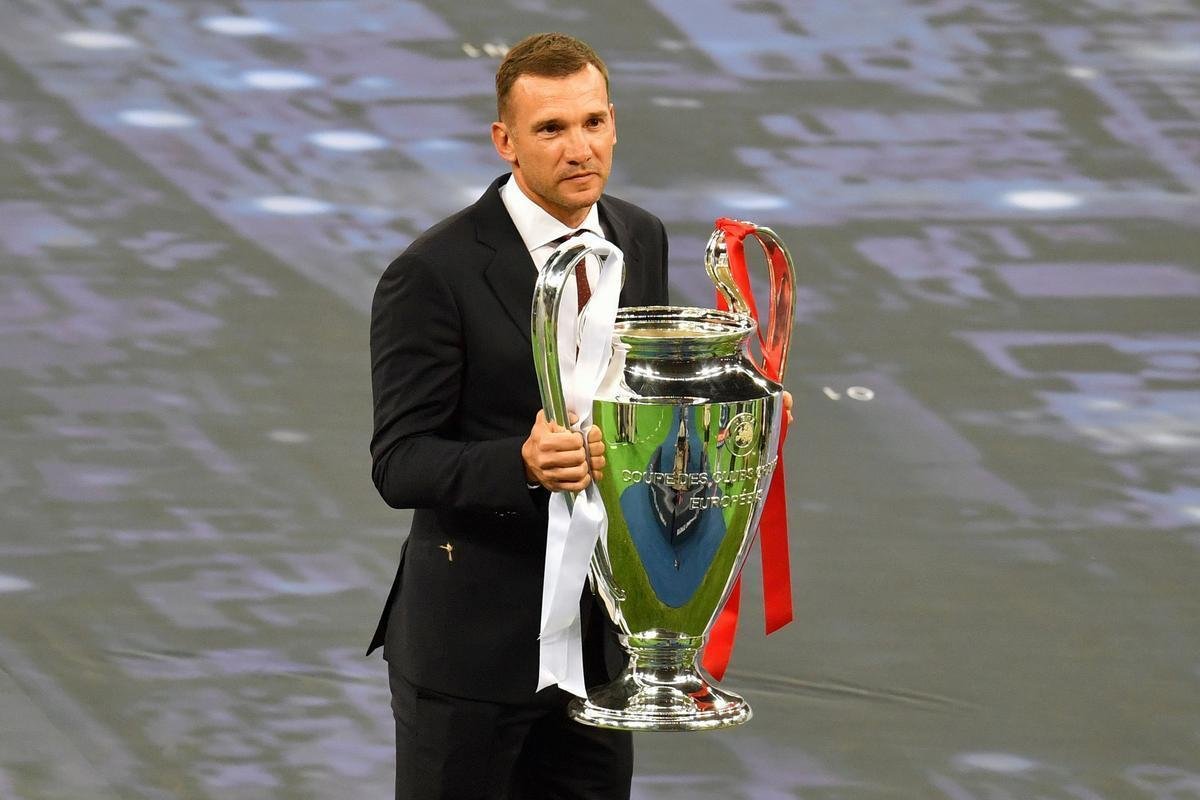Ex-craque ucraniano Andriy Shevchenko conduziu taa da Champions League no estdio de Kiev